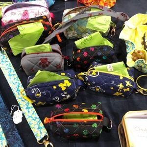 Quilted pet poop bag case